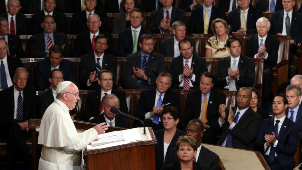 Face aux élus américains, le discours engagé du pape