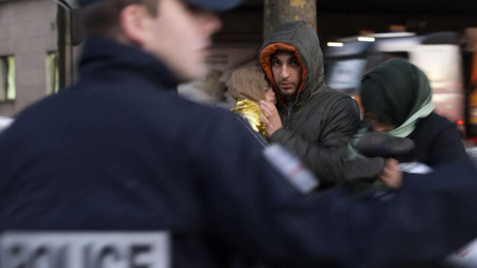 À Paris, le camp de migrants syriens de la Porte de Saint-Ouen évacué