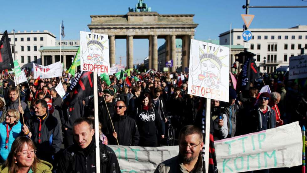 Les Allemands manifestent en masse à Berlin contre l'accord de libre-échange TTIP