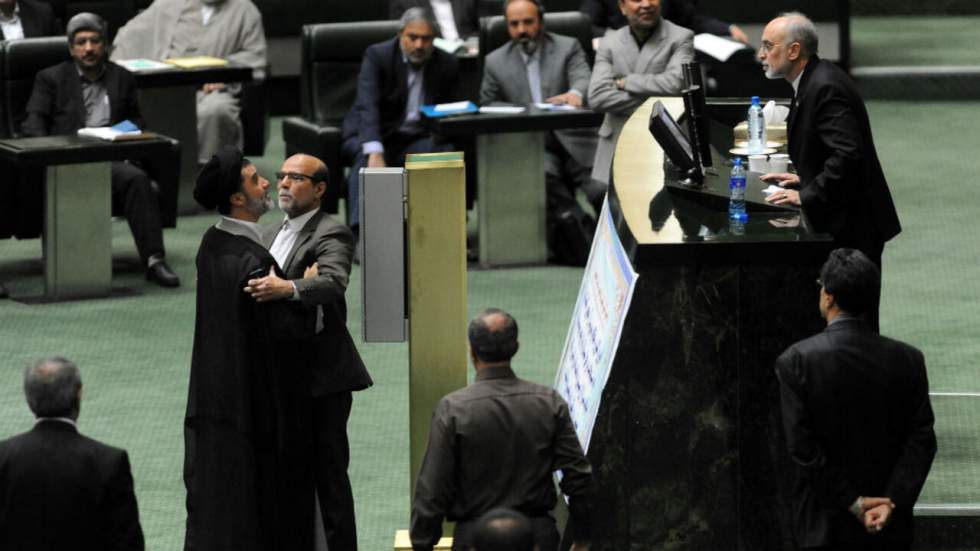 Le Parlement iranien ouvre la voie à la mise en œuvre de l'accord nucléaire Le Parlement iranien ouvre la voie à la mise en œuvre de l'accord nucléaire