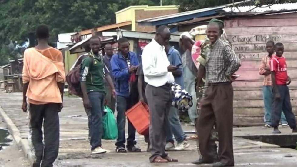 Vidéo : de nombreux Burundais fuient la capitale avant la fin de l'ultimatum imposé aux rebelles