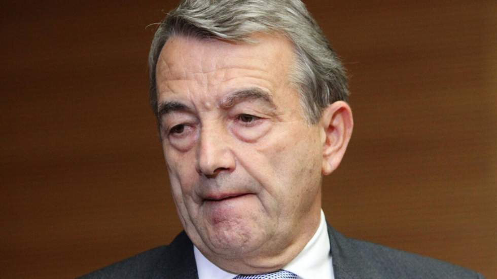 Attribution du Mondial-2006 : le patron de la fédération allemande démissionne Attribution du Mondial-2006 : le patron de la fédération allemande démissionne