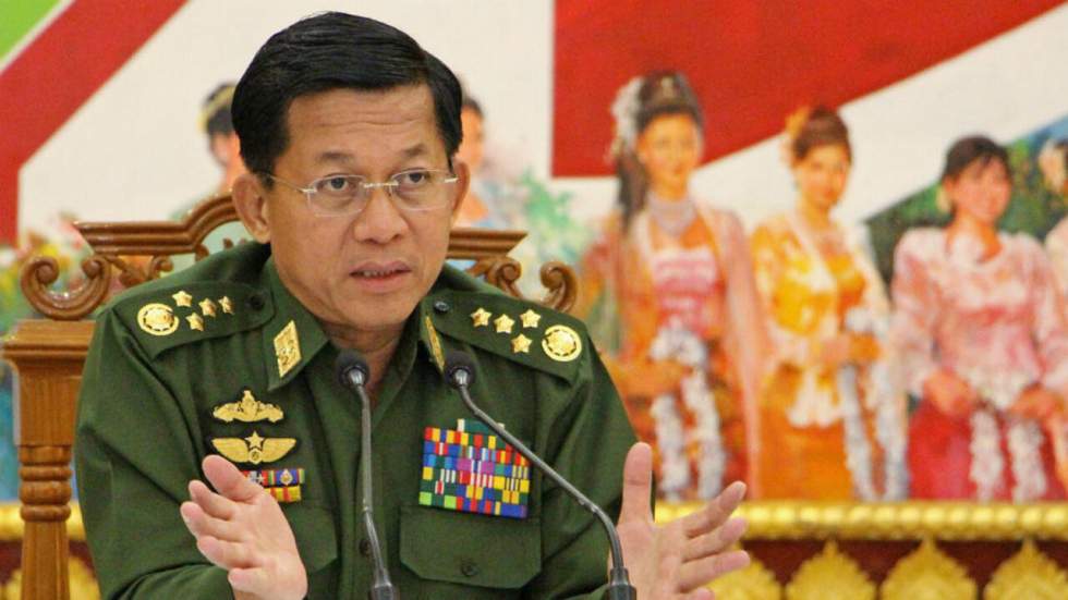 Le chef de l'armée birmane promet de coopérer avec le gouvernement d'Aung San Suu Kyi Le chef de l'armée birmane promet de coopérer avec le gouvernement d'Aung San Suu Kyi