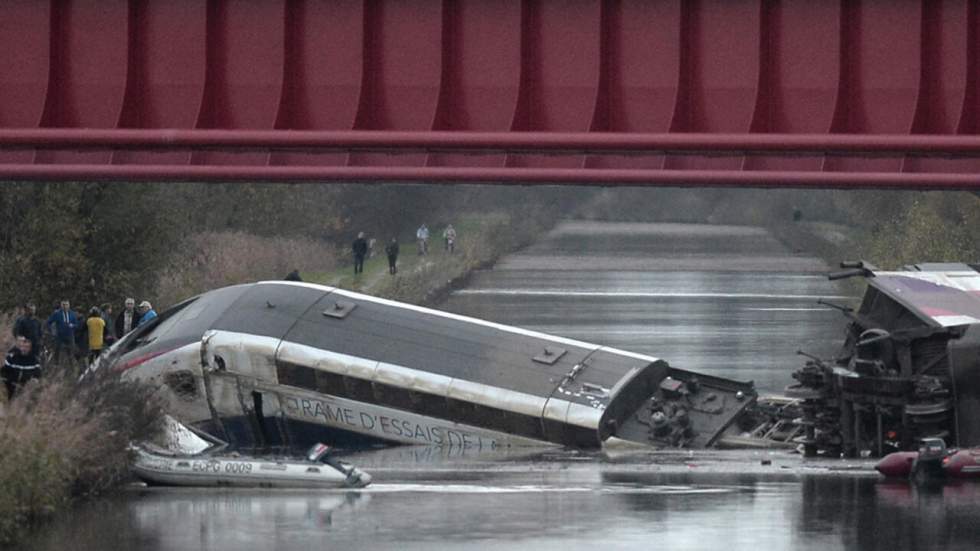 France : onze morts dans le déraillement d'une rame TGV d'essai en Alsace