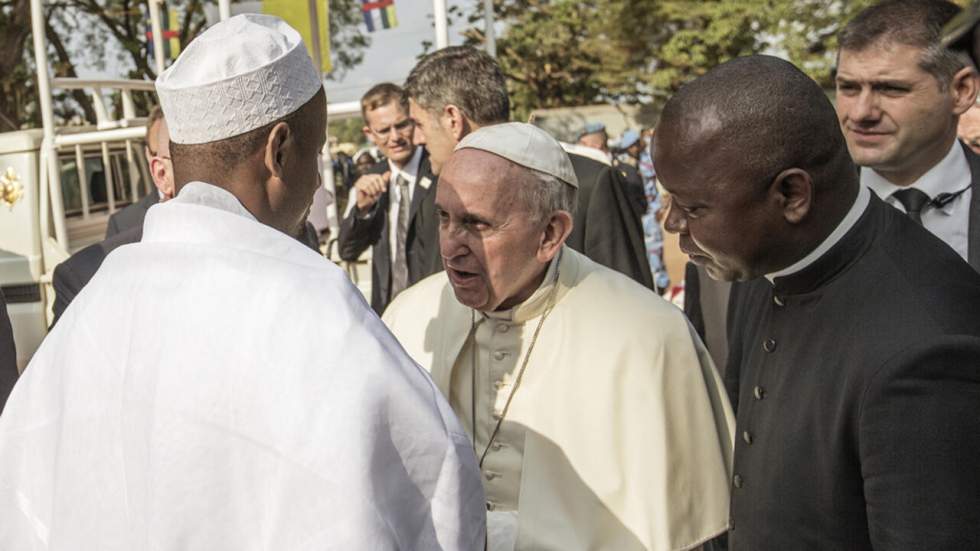 Le pape François visite la grande mosquée de Bangui