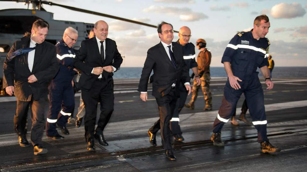 Le porte-avions Charles-de-Gaulle bientôt déployé dans le Golfe, annonce François Hollande