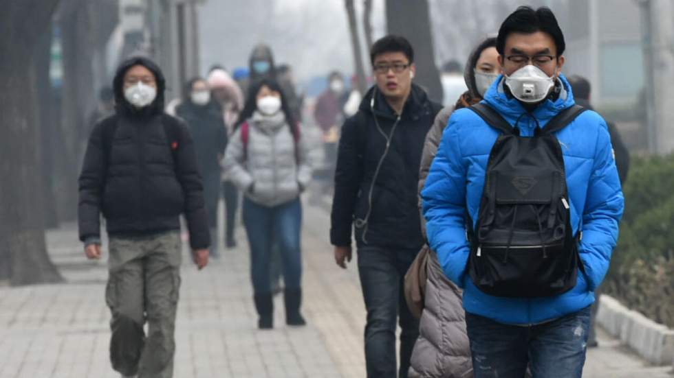 Vidéo : à Pékin sous alerte rouge, la pollution rend l'air "irrespirable"