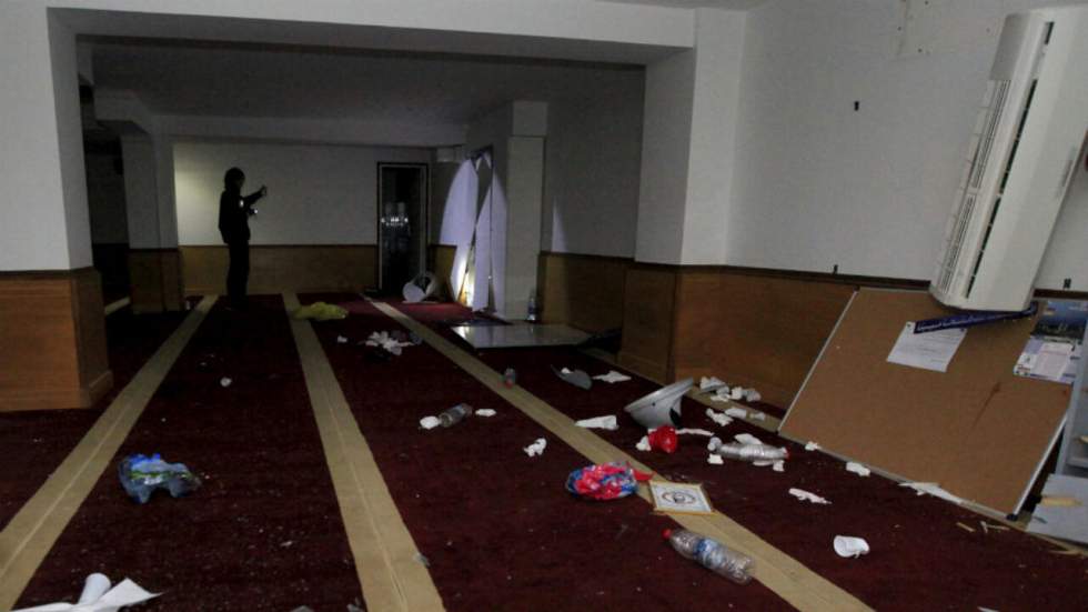 Des manifestants saccagent une salle de prière musulmane à Ajaccio Des manifestants saccagent une salle de prière musulmane à Ajaccio