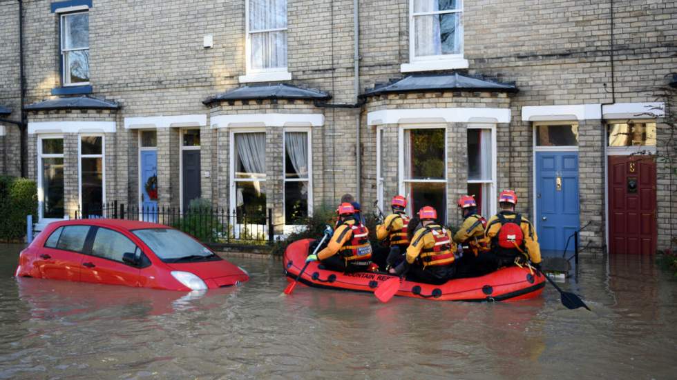 Face aux inondations "sans précédent", l'armée déployée dans le nord de l'Angleterre