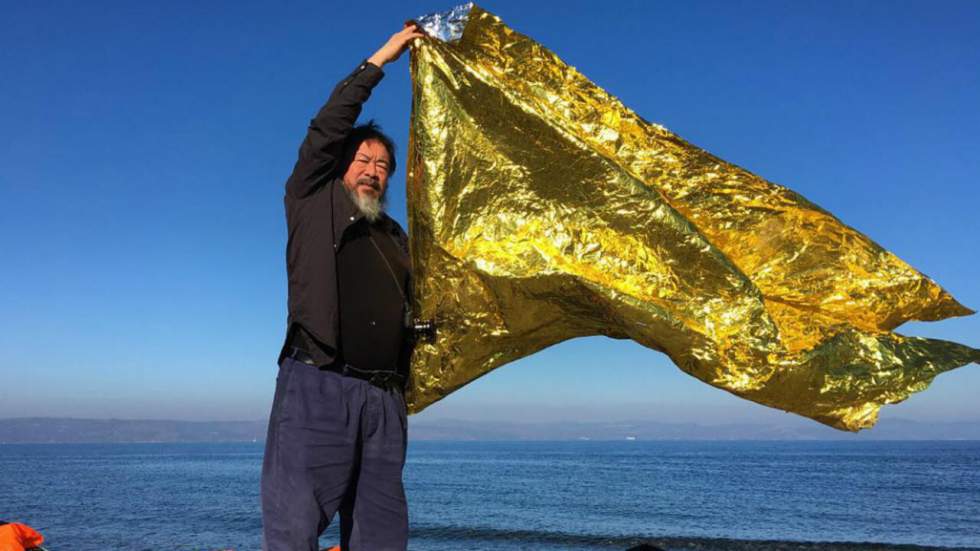 À Lesbos, l'artiste chinois Ai Weiwei affiche son soutien aux migrants