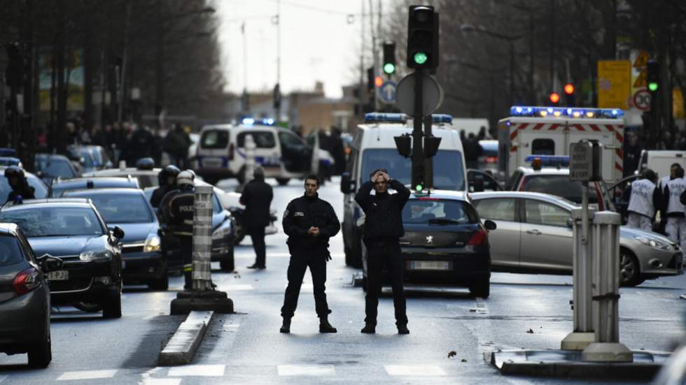 Attaque d'un commissariat à Paris : la section antiterroriste du parquet de Paris saisie