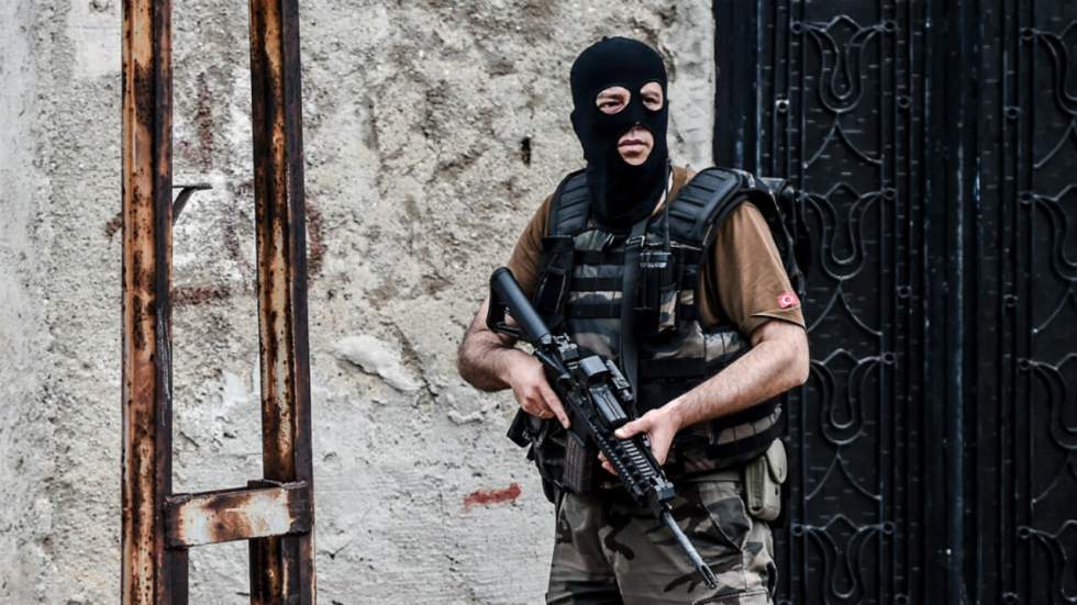 Un attentat à la voiture piégée vise la police turque dans le sud-est du pays Un attentat à la voiture piégée vise la police turque dans le sud-est du pays