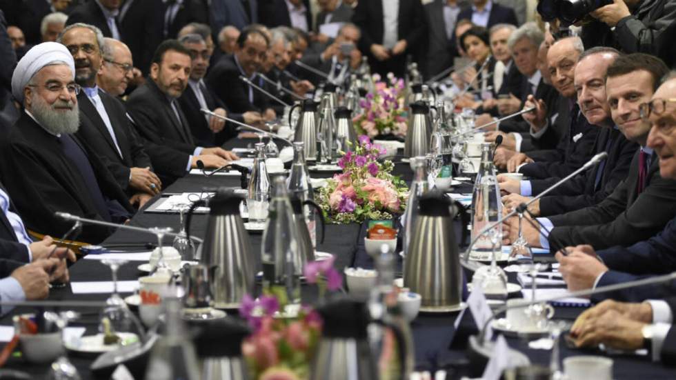 En images : le président Rohani à Paris pour réchauffer les relations franco-iraniennes