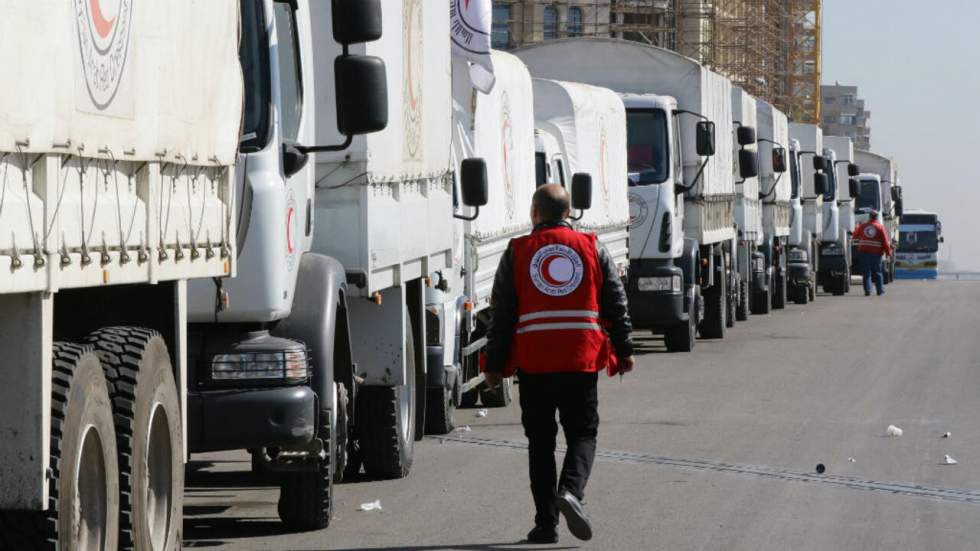 Syrie : plusieurs dizaines de camions d'aide humanitaire arrivent dans des villes assiégées