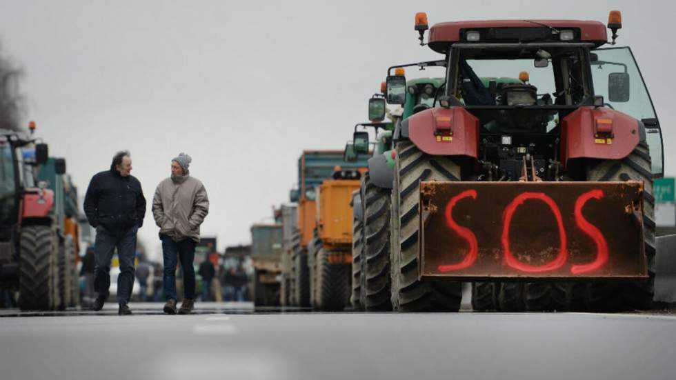 Manuel Valls annonce une baisse des charges sociales pour les agriculteurs en difficulté