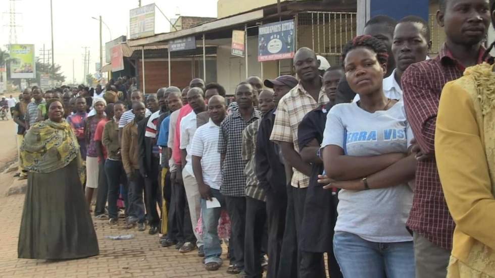 Présidentielle en Ouganda : retards, réseaux sociaux bloqués, un opposant arrêté