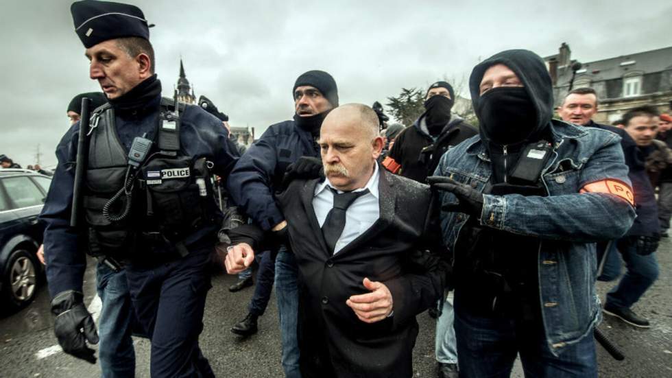 Quatre manifestants arrêtés à Calais lors du rassemblement d'extrême droite interdit