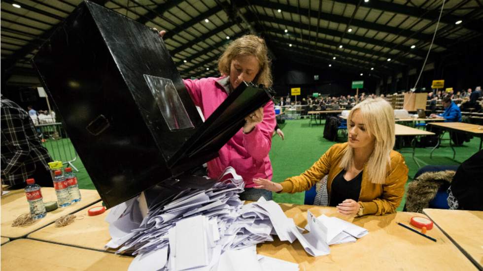 Législatives en Irlande : le Premier ministre concède la défaite de sa coalition