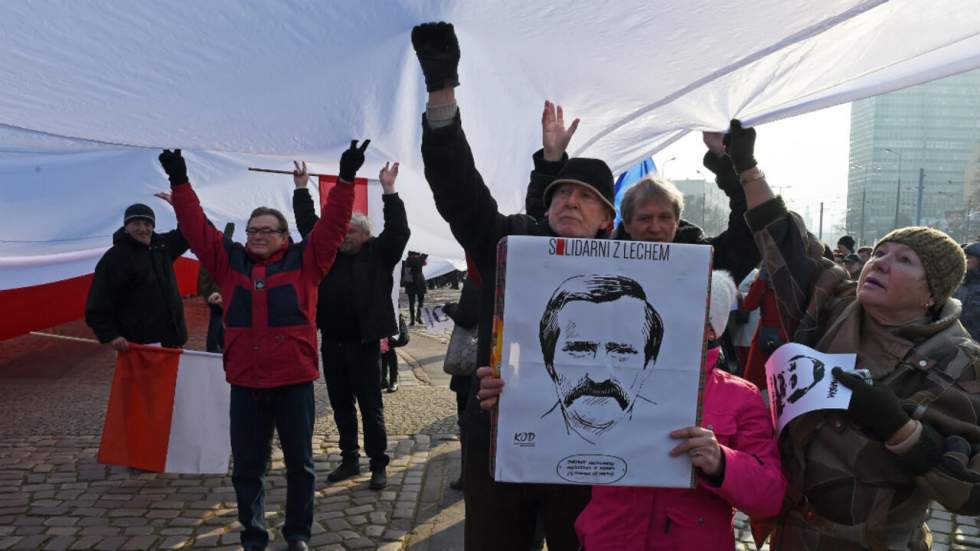 Pologne : plusieurs milliers de manifestants à Gdansk en soutien à Lech Walesa