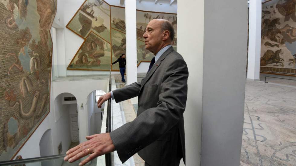 En visite en Tunisie, Alain Juppé tente de séduire les électeurs binationaux En visite en Tunisie, Alain Juppé tente de séduire les électeurs binationaux