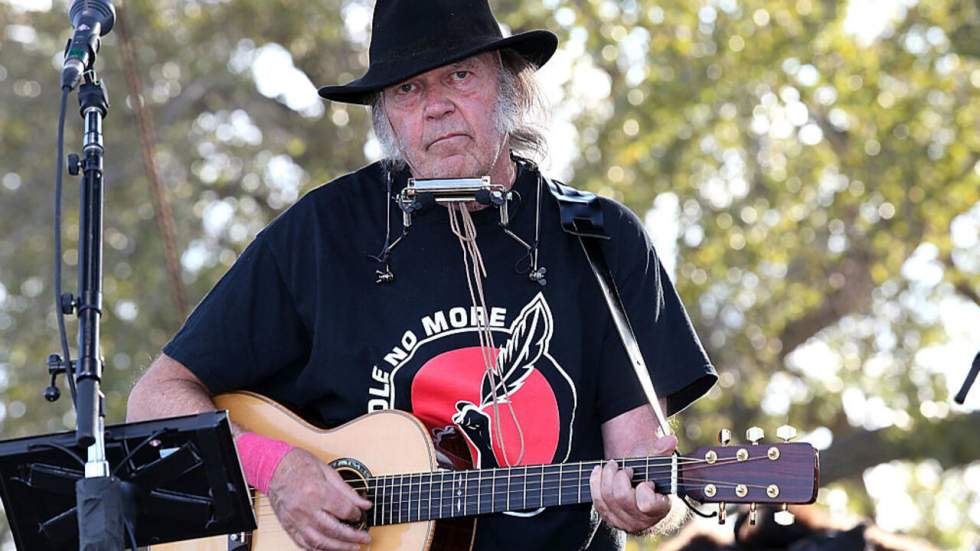 Une pétition appelle Neil Young à changer son nom en "Neil Old"