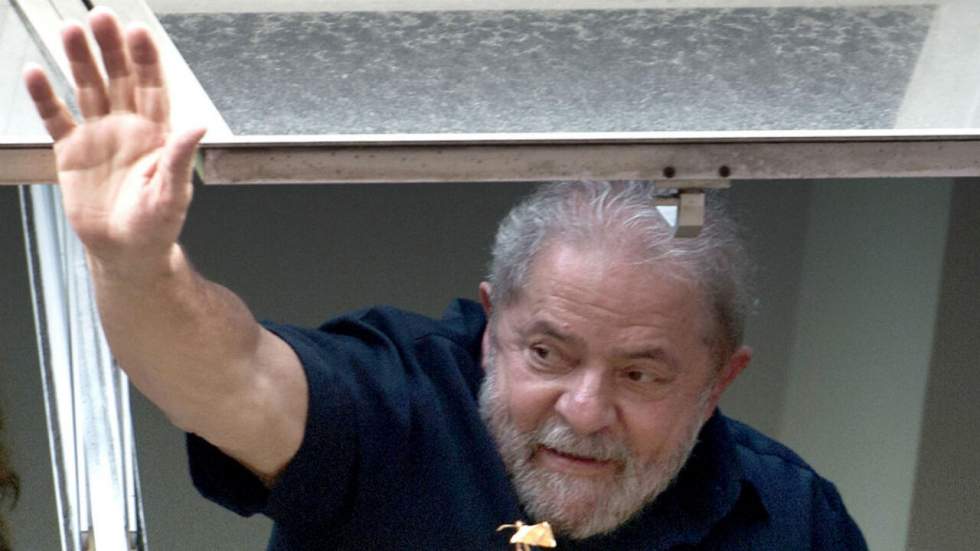 Affaire Petrobras : l'ex-président Lula interrogé par la police, son domicile perquisitionné Affaire Petrobras : l'ex-président Lula interrogé par la police, son domicile perquisitionné