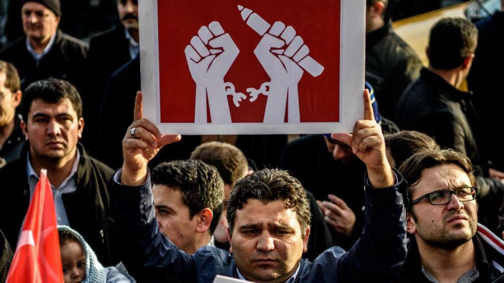 Mise sous tutelle du journal turc Zaman : la filiale française devient le porte-voix de ses confrères