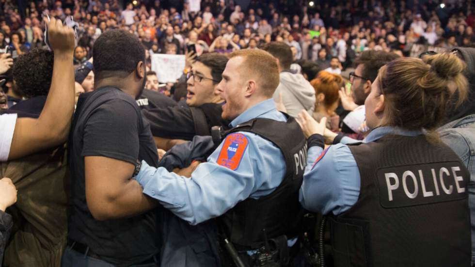 Des violences provoquent l'annulation d'un meeting de Donald Trump à Chicago