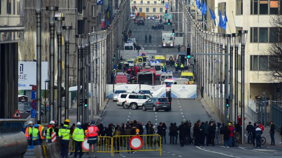 Attentats de Bruxelles : la ville paralysée, les habitants appelés à rester où ils se trouvent