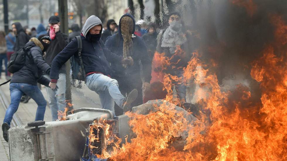 Loi Travail : la manifestation des jeunes dégénère à Paris, la police interpelle 15 personnes