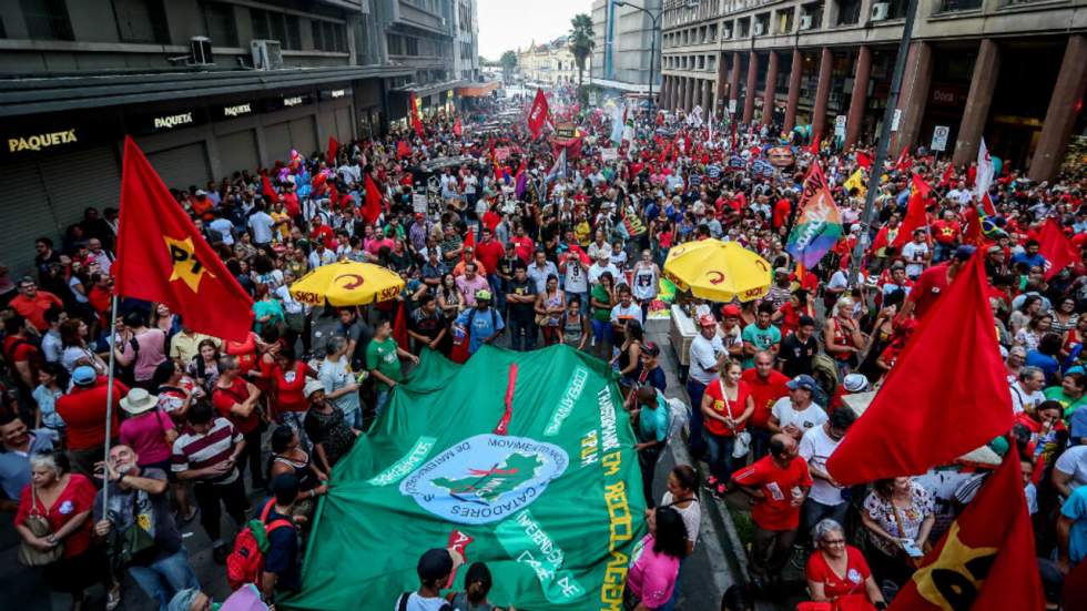 Ultime sursaut de la gauche brésilienne pour tenter de sauver Dilma Rousseff