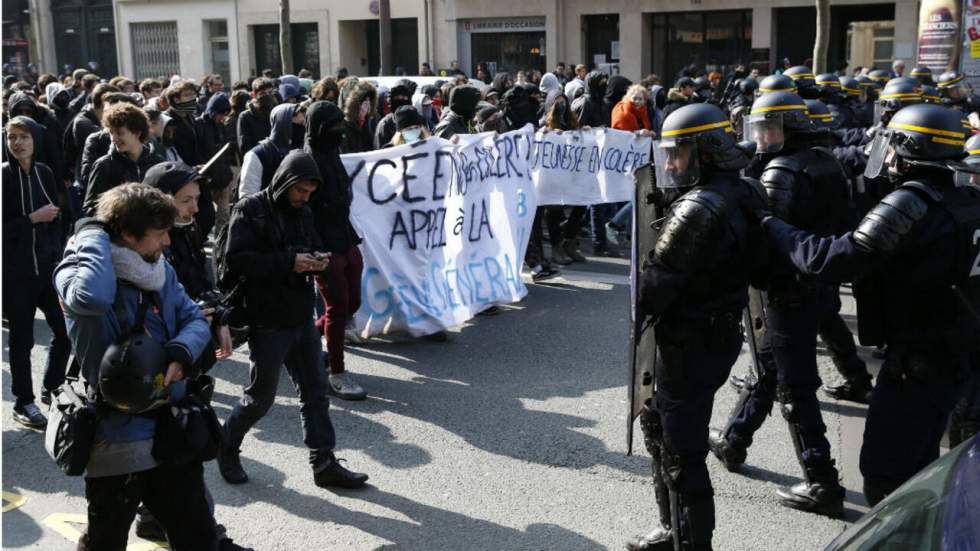 France : un policier renvoyé en correctionnelle pour avoir frappé un lycéen à Paris