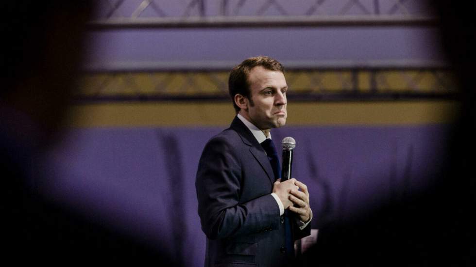 Emmanuel Macron lance "En marche", un mouvement politique "pas à droite, pas à gauche" Emmanuel Macron lance "En marche", un mouvement politique "pas à droite, pas à gauche"
