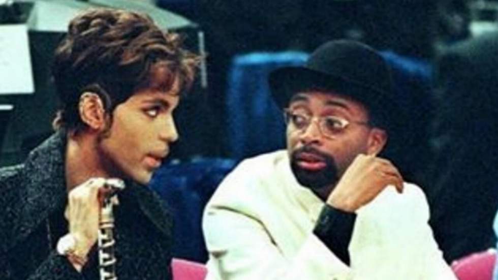 Spike Lee fait danser les gens dans la rue en hommage à Prince