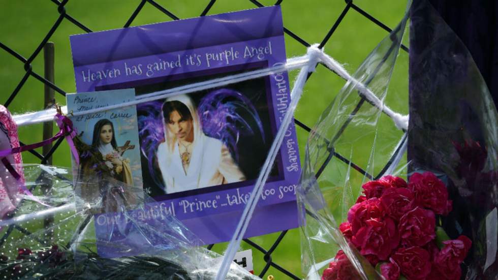 Des médicaments opiacés retrouvés au domicile de Prince le jour de sa mort