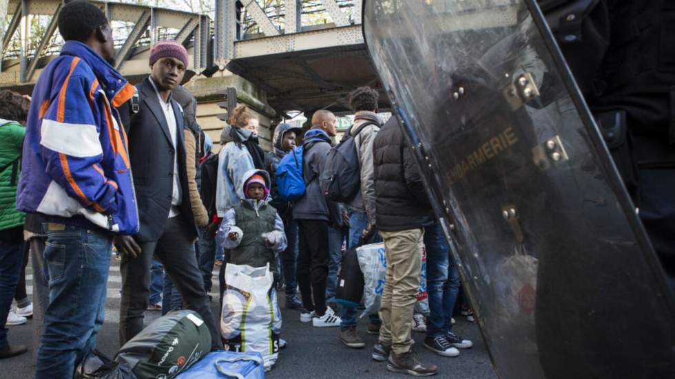 Paris : plus de 1 600 migrants ont été évacués de Stalingrad pour des centres d’hébergement