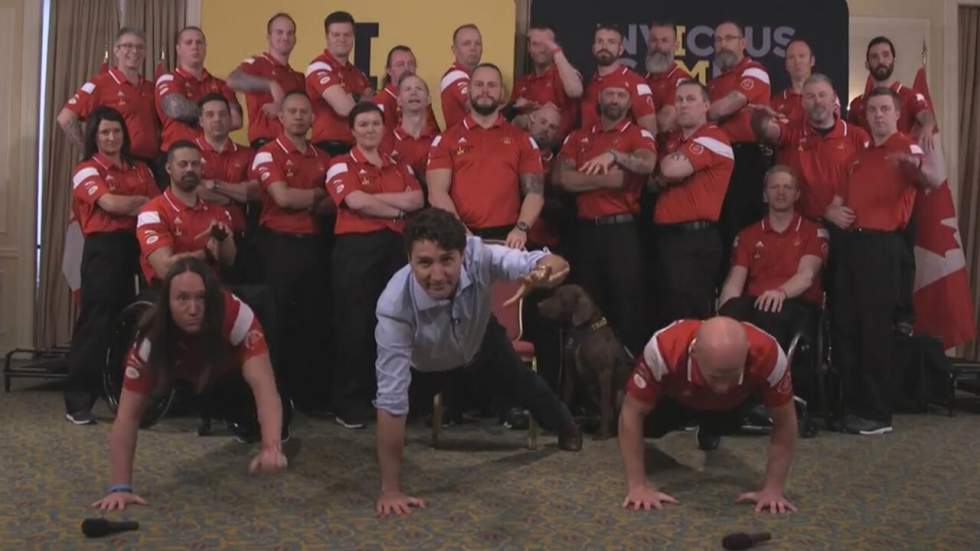 Justin Trudeau taquine le couple Obama et la reine d'Angleterre avant les Invictus Games Justin Trudeau taquine le couple Obama et la reine d'Angleterre avant les Invictus Games