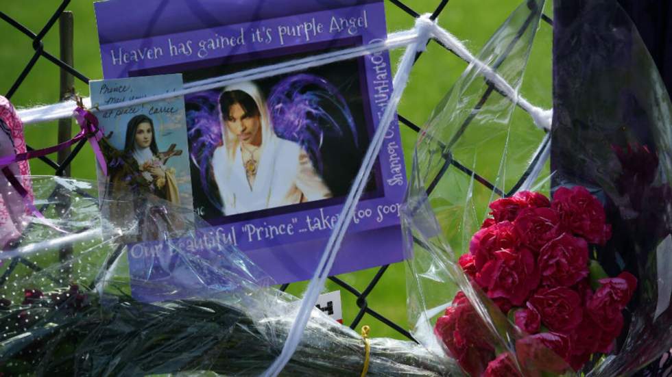 Prince : la piste d'une overdose aux médicaments opiacés se précise