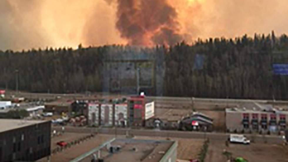 Canada : la ville de Fort McMurray vidée de ses habitants face à un incendie "monstre"