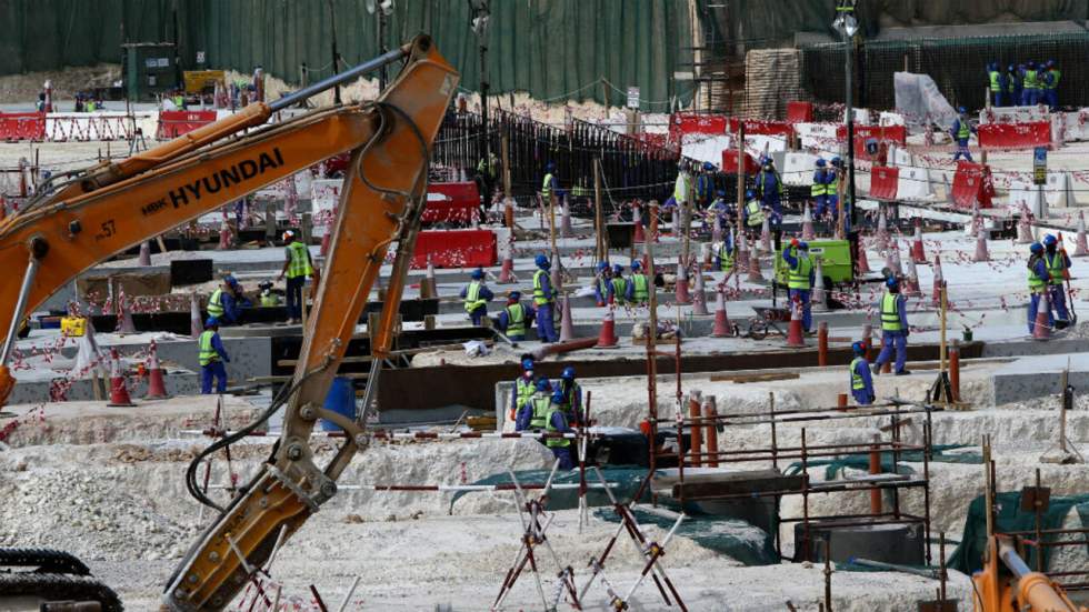 Mondial au Qatar : des footballeurs dénoncent les conditions de travail "horribles" sur les chantiers