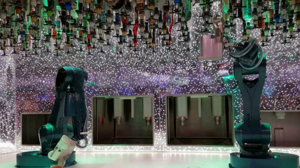 Le "bionic bar" du paquebot Harmony fait sensation Le "bionic bar" du paquebot Harmony fait sensation