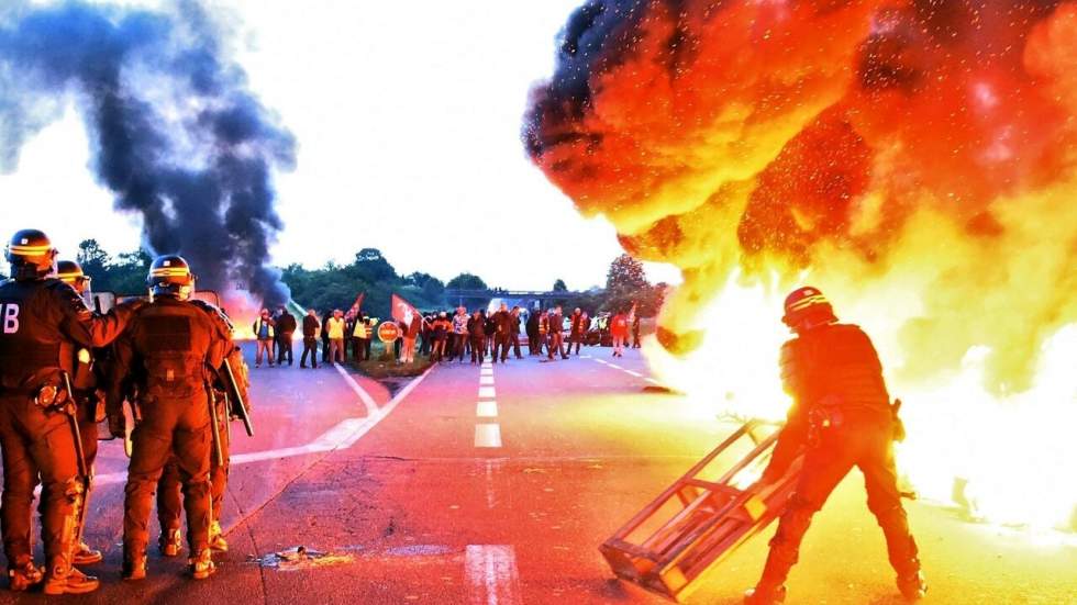 Face aux blocages, la France puise dans ses réserves stratégiques de carburant