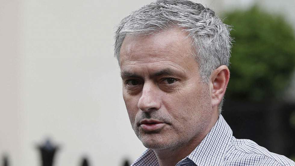 Manchester United officialise l'arrivée de l'entraîneur José Mourinho