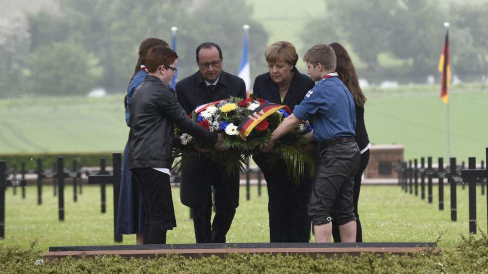 Commémoration de la bataille de Verdun : Hollande et Merkel ensemble à Douaumont