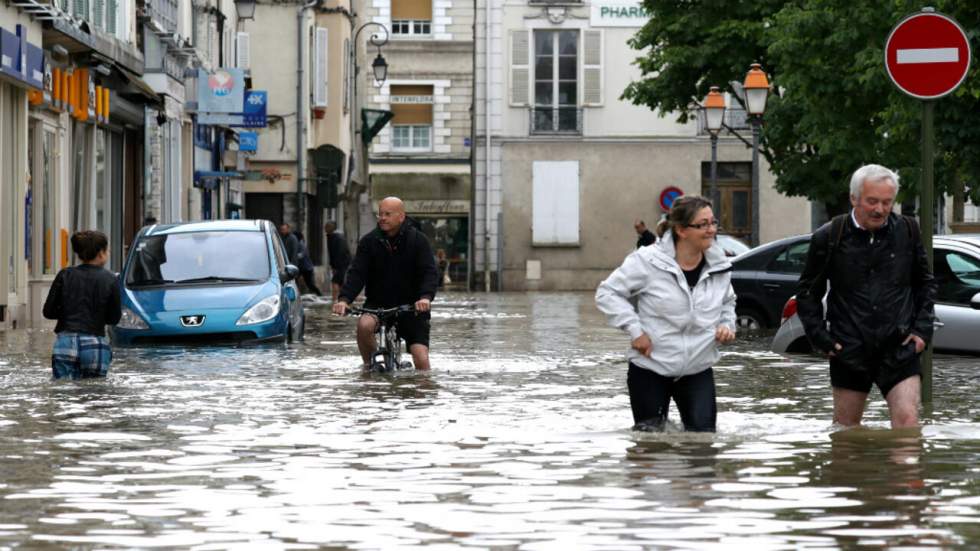 En images : le centre de la France sous les eaux, la Seine en crue à Paris