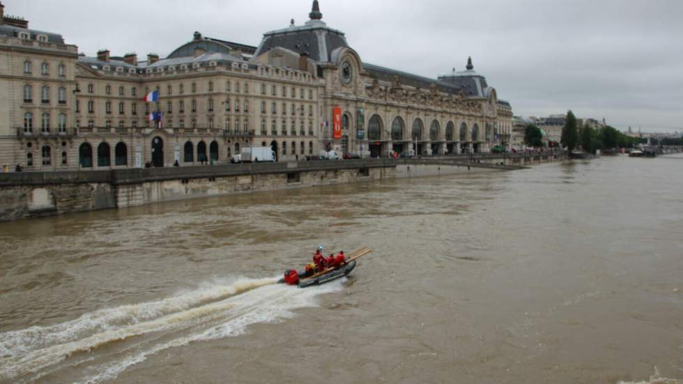 Le niveau de la Seine à Paris se stabilisera "entre 6,10 m et 6,40 m durant la nuit"