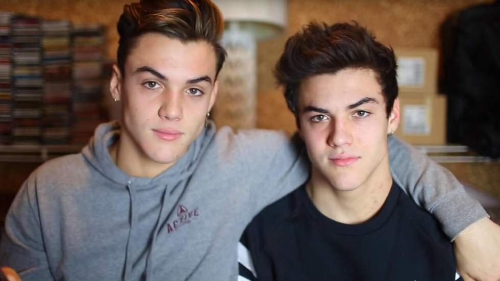 Des jumeaux stars de YouTube blessent 28 adolescents en enlevant leur t-shirt