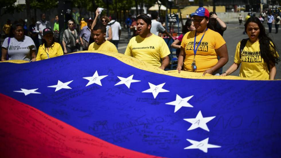 Venezuela : les signatures pour un référendum anti-Maduro validées