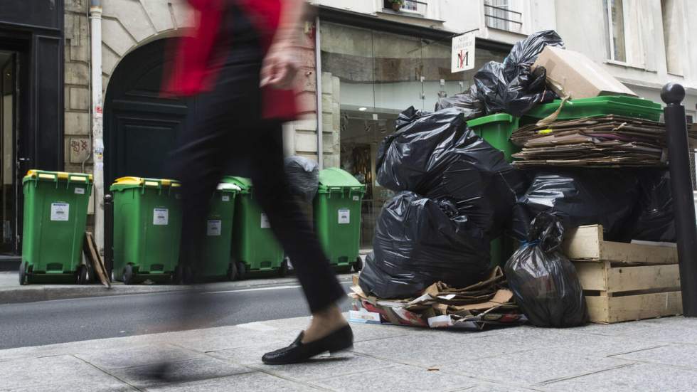 Déchets, trains, avions... la tension sociale reste vive en France à la veille de l'Euro