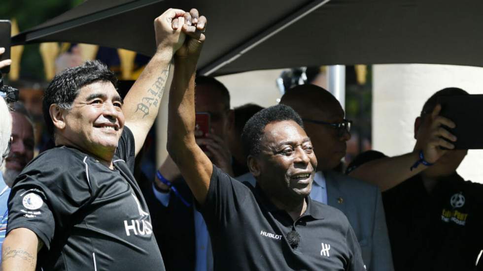 Euro-2016 : Maradona et Pelé lancent la fête du football à Paris Euro-2016 : Maradona et Pelé lancent la fête du football à Paris